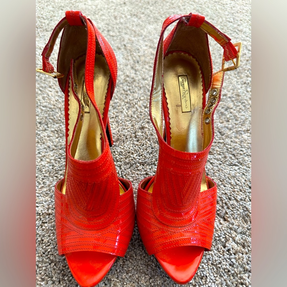 Report Signature heel size 6.5